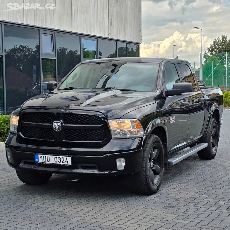 Dodge RAM 1500 Laramie Crew Cab 4x4 (2018)